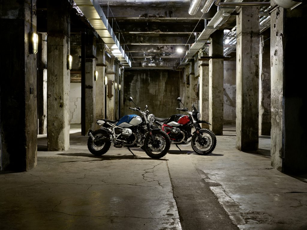 Gamme moto BMW R nineT dans un entrepot